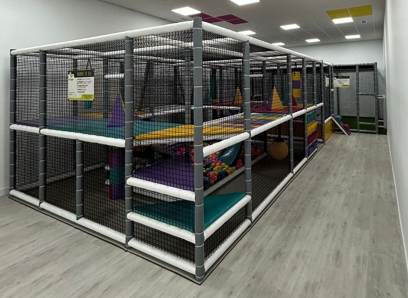 Descubre la fabricación y el diseño de parques infantiles en Dubydu