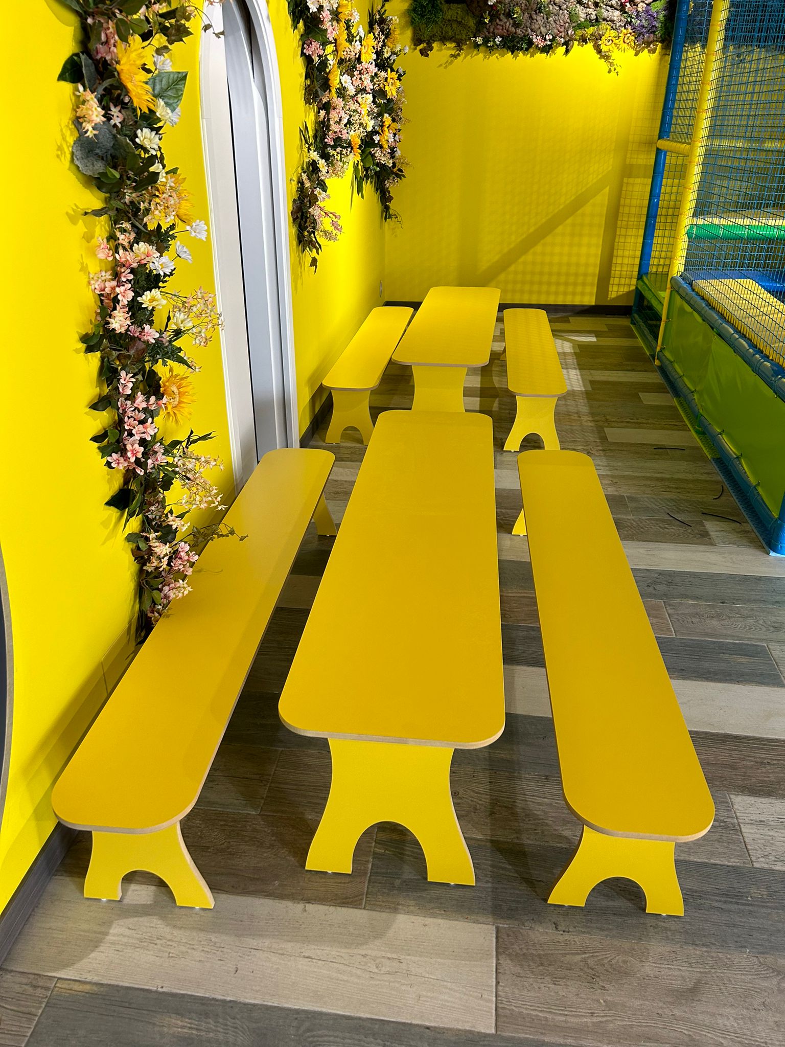 Juego de mesas y bancas