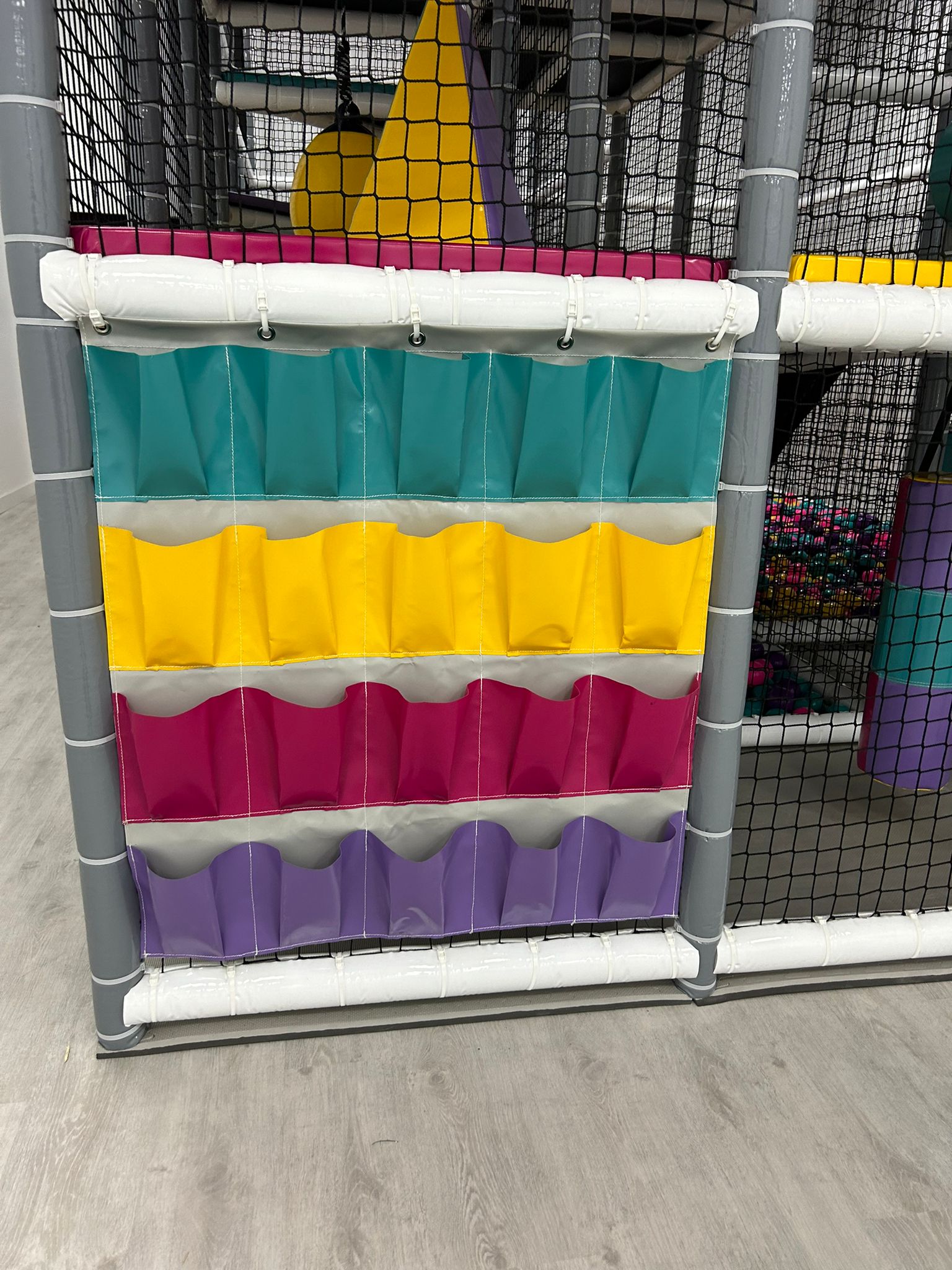 Zapatero multicolor 92x106cm